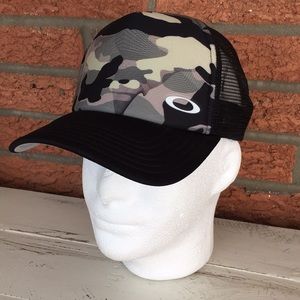 oakley camo cap